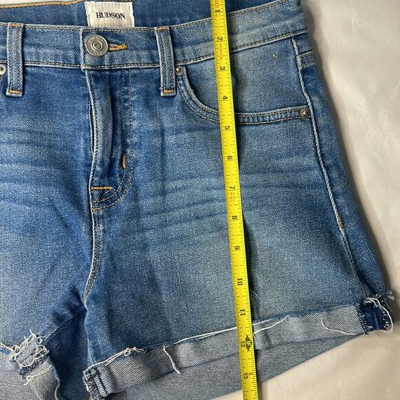 Hudson Valeri Cut Off 1" Cuff Denim Shorts in Size 25 - Picture 5 of 7